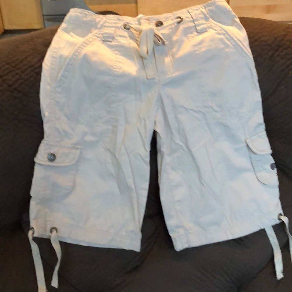 KAISELY Girls size 8 capris/cargo beige shorts
